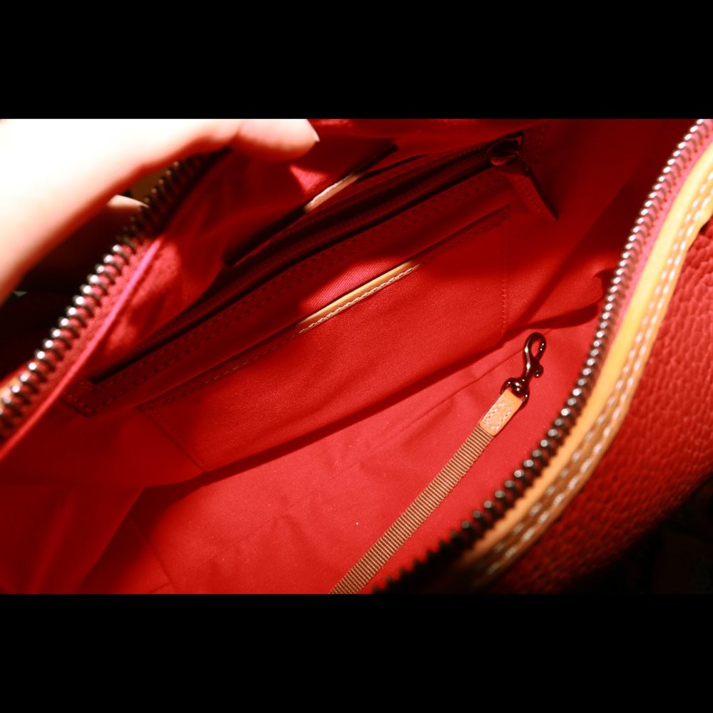 NEW DOONEY & BOURKE PEBBLE GRAIN PAIGE SAC IN RED - Picture 7 of 10
